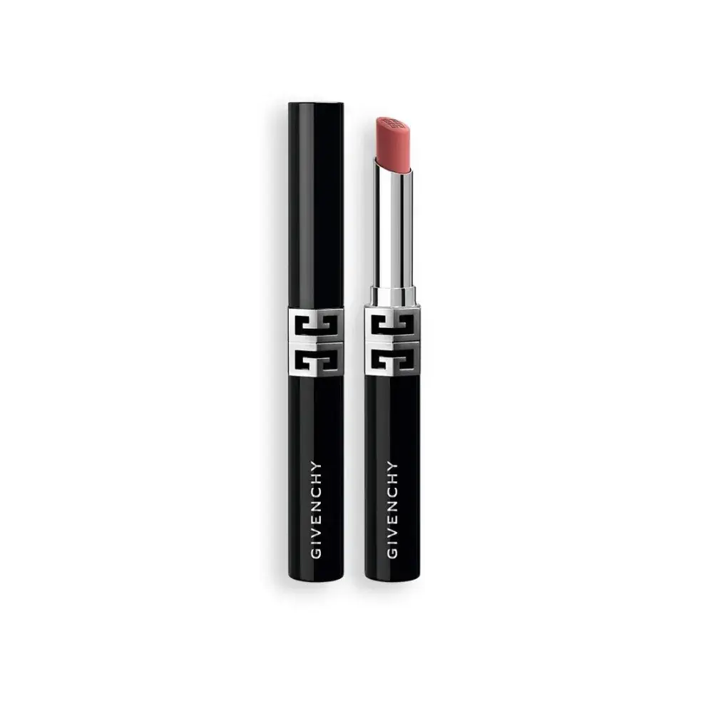 Un buen labial nunca falla. Este viene en varios tonos (Le Rouge Velvet Matte, GIVENCHY $ 78.000)