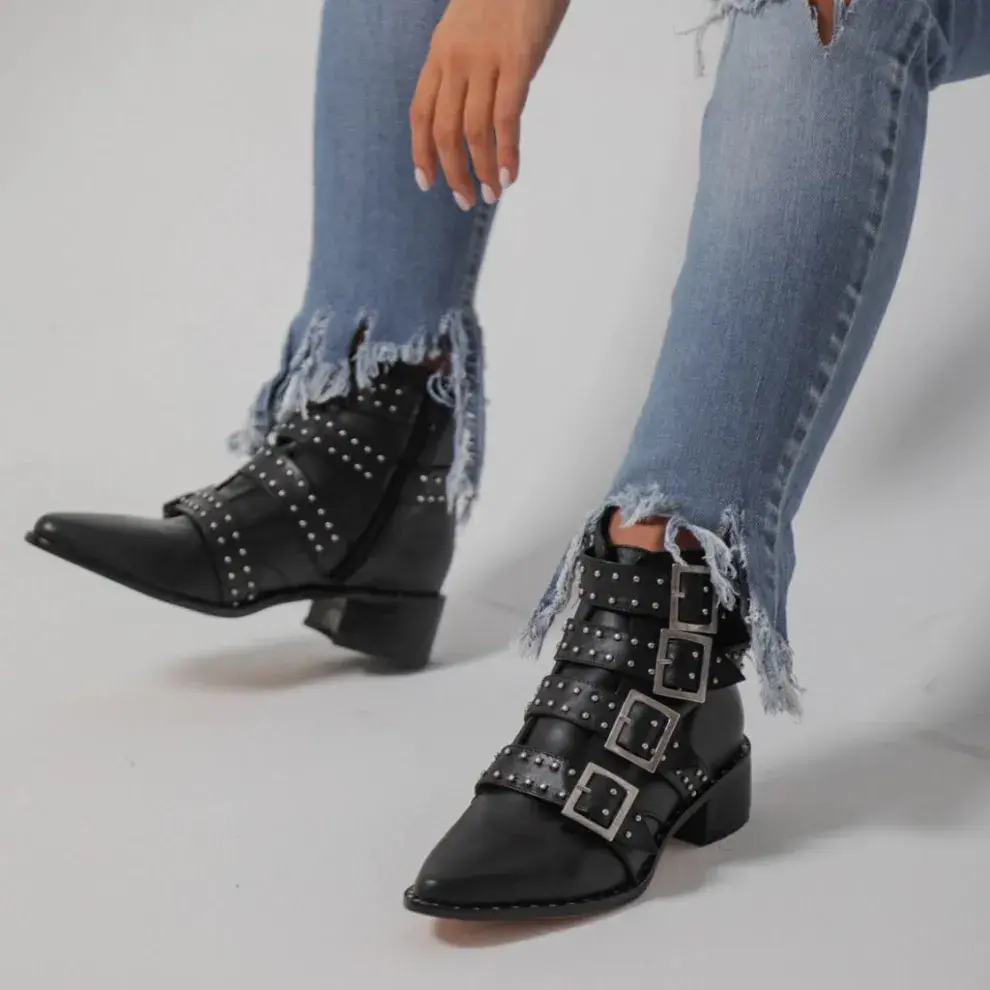 Si buscás un calzado de día y de noche, este modelo es ideal (VITTORIO SHOES $186.250)