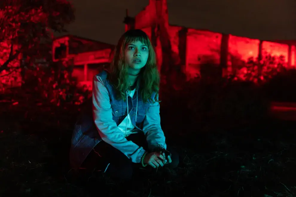 Cometierra está basada en la novela argentina escrita por Dolores Reyes.