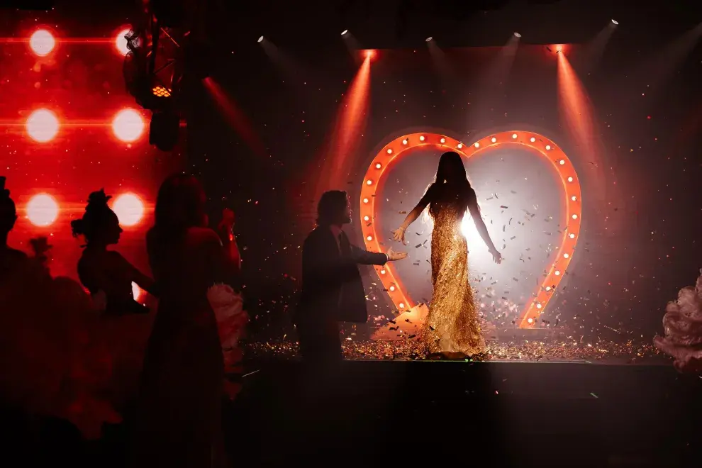 En la pasarela de la noche: Matilda, su mamá Mariana y su abuela Silvia Mores, todas vestidas por el diseñador Gabriel Lage, quien apostó por una paleta plateada para unir las tres generaciones.