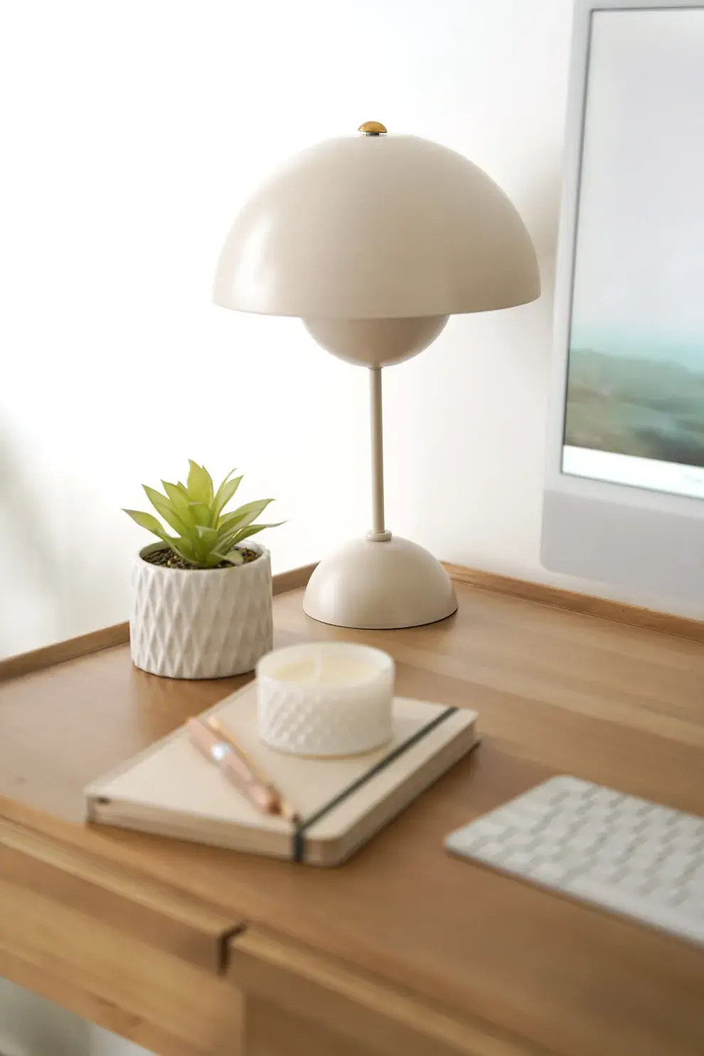 Lo mejor de estos veladores es que, al no tener enchufes, es perfecto para el cuarto de los chicos.