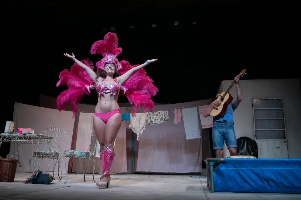 En La Pilarcita actúan Agustina Cabo, Julia Catalá, Lucía Maciel, Julián Rodríguez Rona y Francisco Ruiz Barlett.