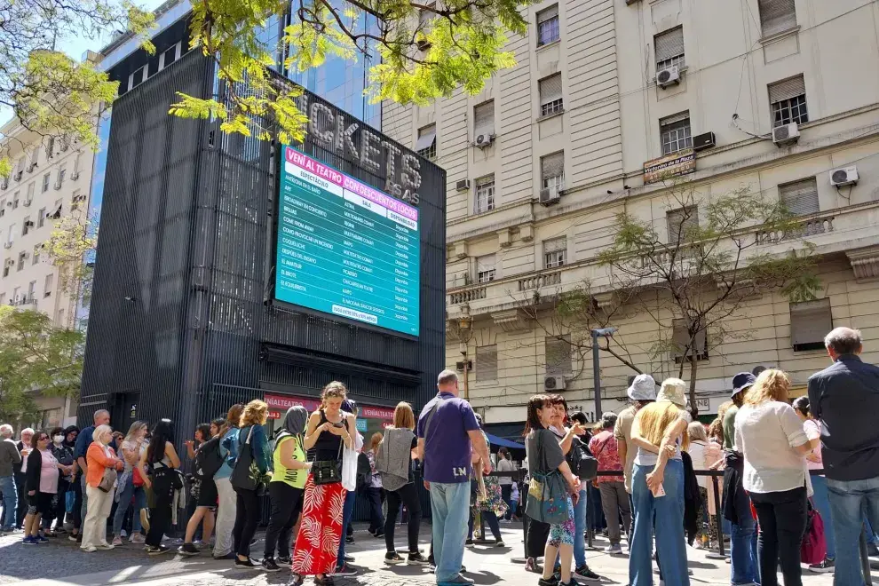 La campaña reúne una amplia variedad de propuestas: desde grandes musicales y comedias consagradas, hasta producciones independientes, infantiles y dramáticas.