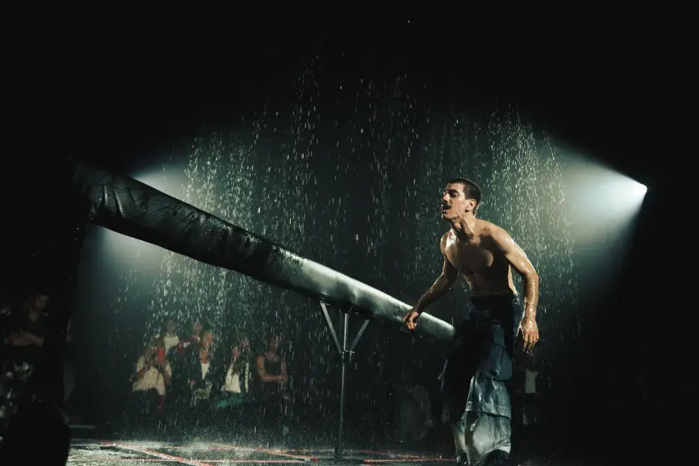 Melisa diseña los dispositivos con los que interactúan los artistas/deportistas en escena. 