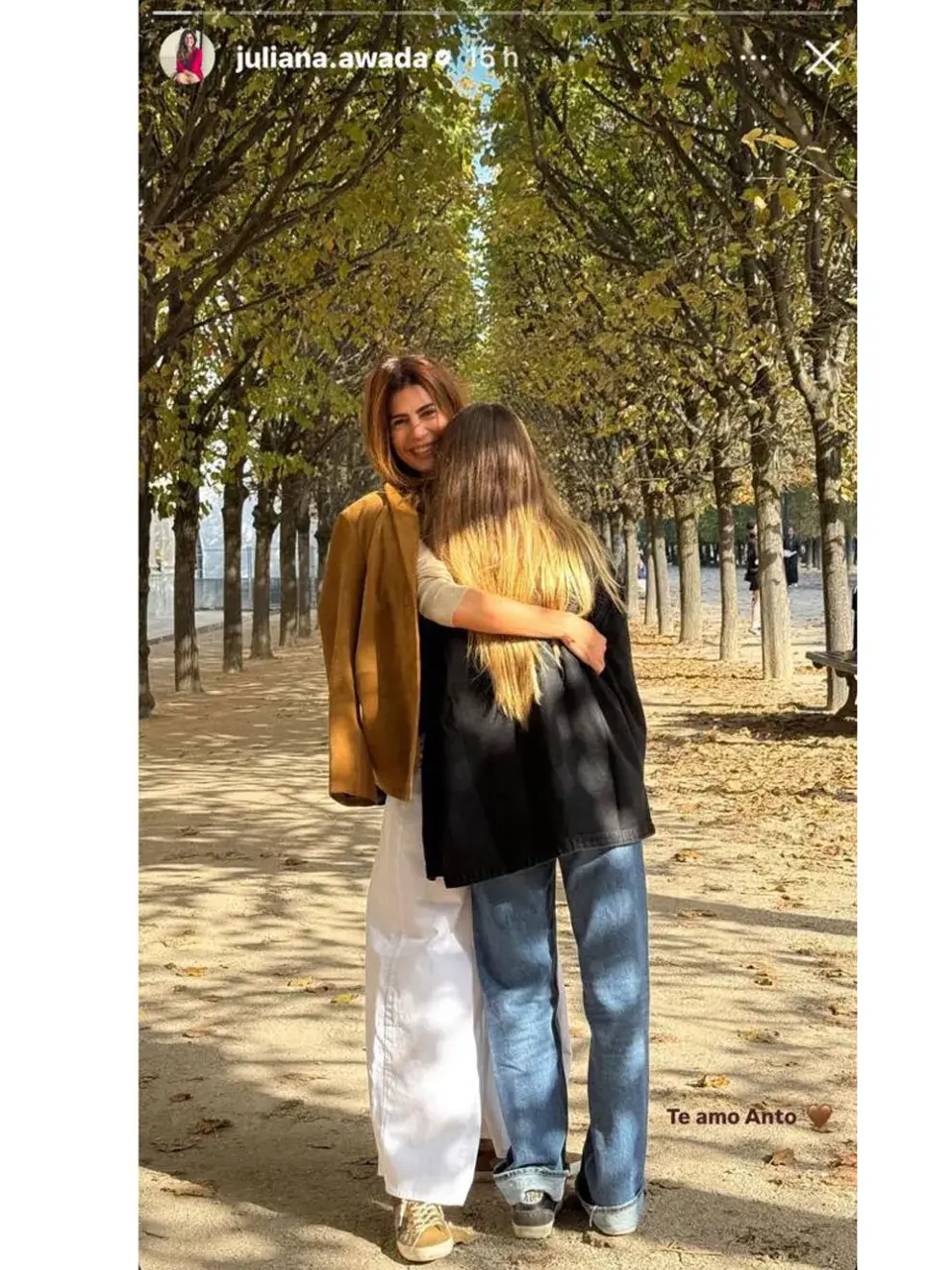 Juliana Awada con un jean en color blanco