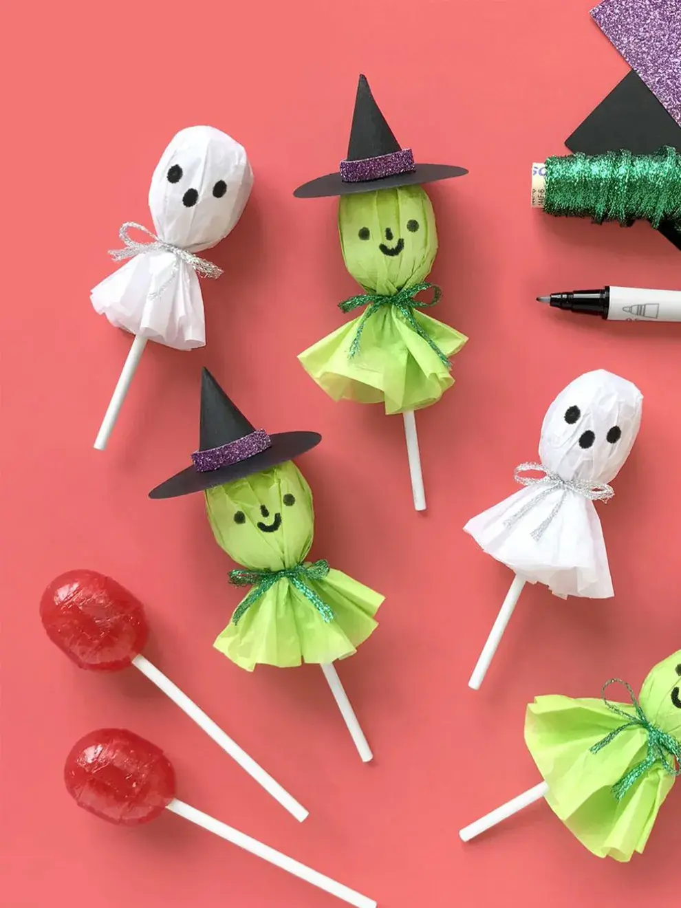 Si vas a recibir visitas o niños, prepará cajas decoradas como monstruos o cofres misteriosos. Un detalle que suma y sorprende.