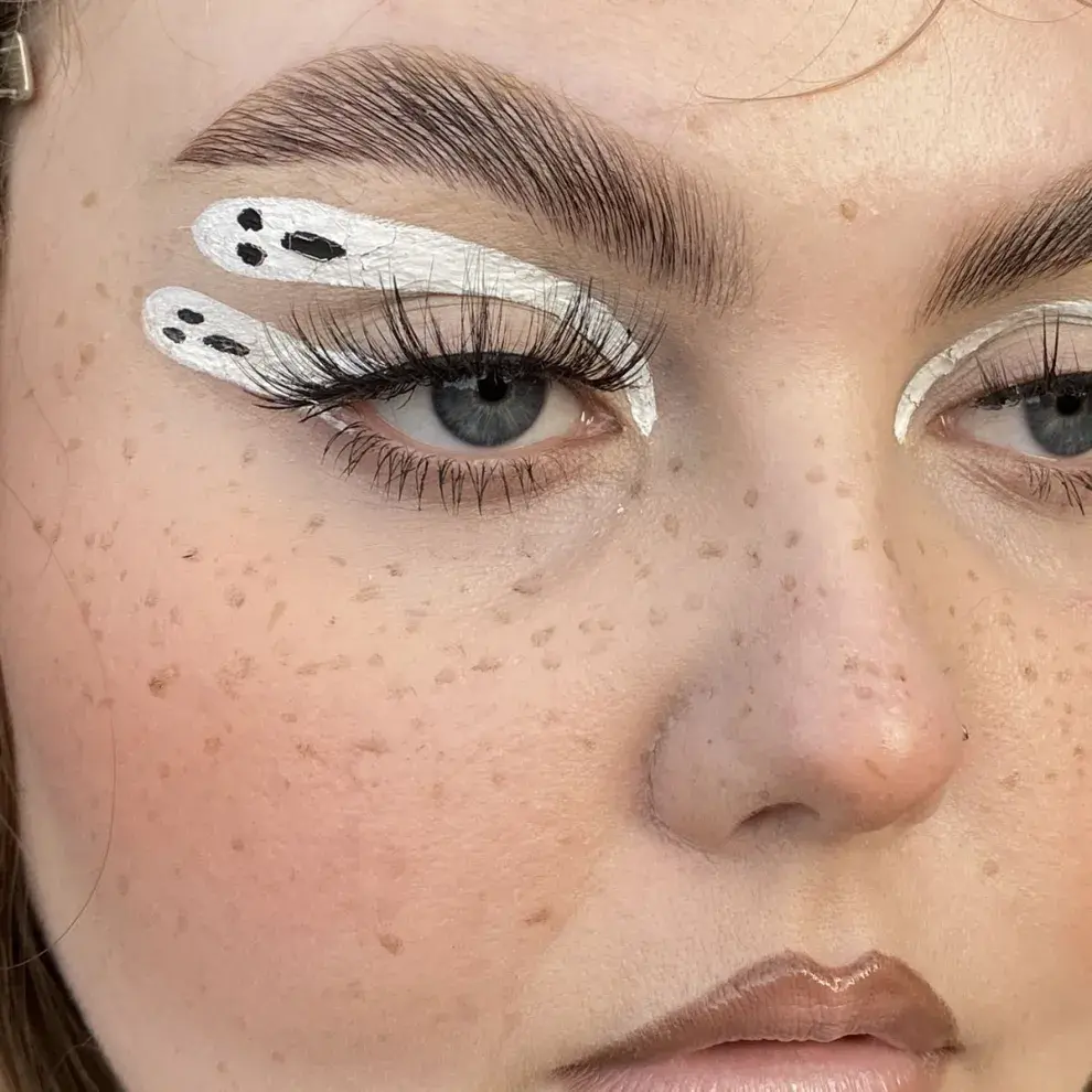 Los fantasmas y las calabazas son típicas de halloween. Usá un pincel finito para lograr un diseño original