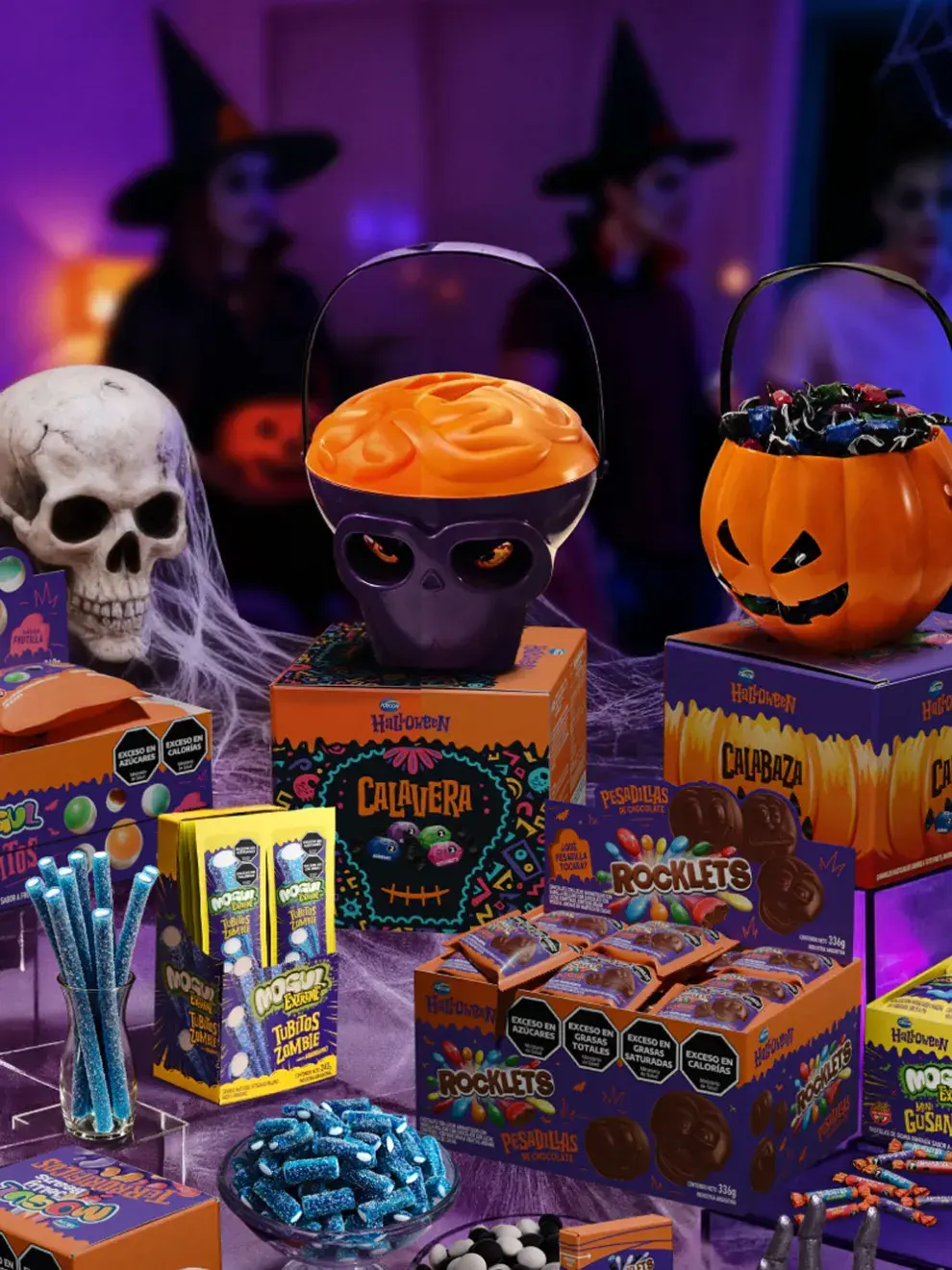 Entre las principales novedades, Mogul incorpora productos de la línea extreme con las gomitas ácidas Mini Gusanitos en sabores de uva, manzana y arándano; Tubitos sabor arándano y nuevos caramelos Palotes con efecto pintalengua