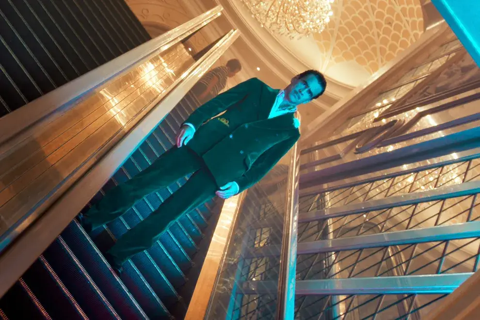 Maldita suerte está protagonizada por Collin Farrell, Tilda Swinton y Fala Chen.