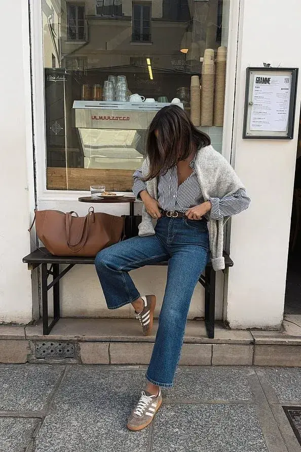 Las zapatillas de colores se impusieron con todo esta última temporada. Incluso para ir a la oficina. 