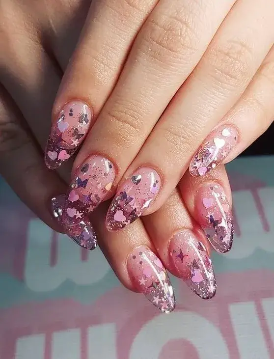 Ideas de uñas con brillos para la primavera: Brillo encapsulado en gel.