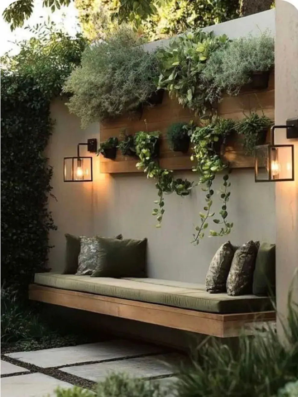 Elegí bancos que escondan herramientas de jardinería de manera elegante, combinando funcionalidad y estética.