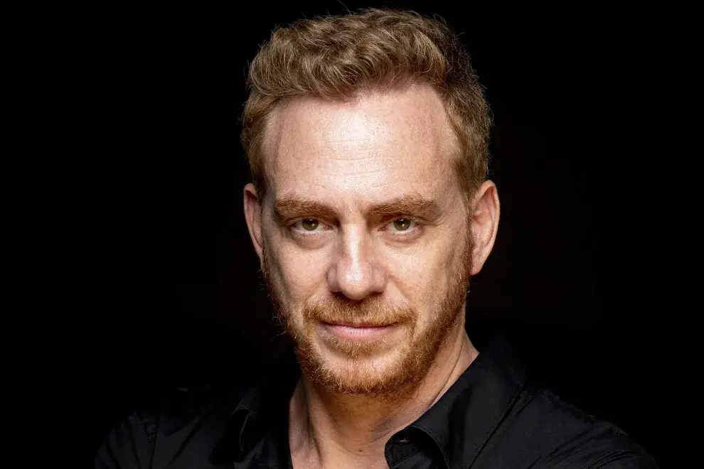 Claudio Tolcachir es dramaturgo, director y docente, fundó Timbre 4 y, tras el exitazo de La omisión, repitió aciertos con Tercer cuerpo y El viento en un violín.