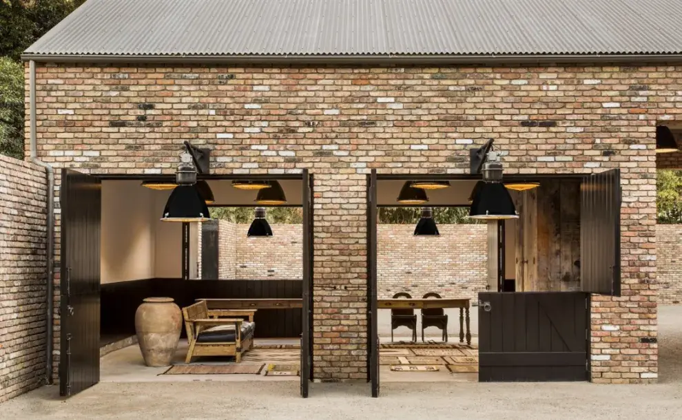 Claridad, superficies abiertas, materiales contrastados y un sentido de funcionalidad elegante la convierten en uno de los ambientes más sentidos de la casa