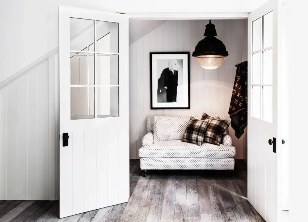 Diane Keaton convierte la nostalgia en diseño: su mansión en Los Ángeles combina la calidez de la madera, la elegancia de los tonos neutros y detalles que recuerdan los cuentos de su infancia