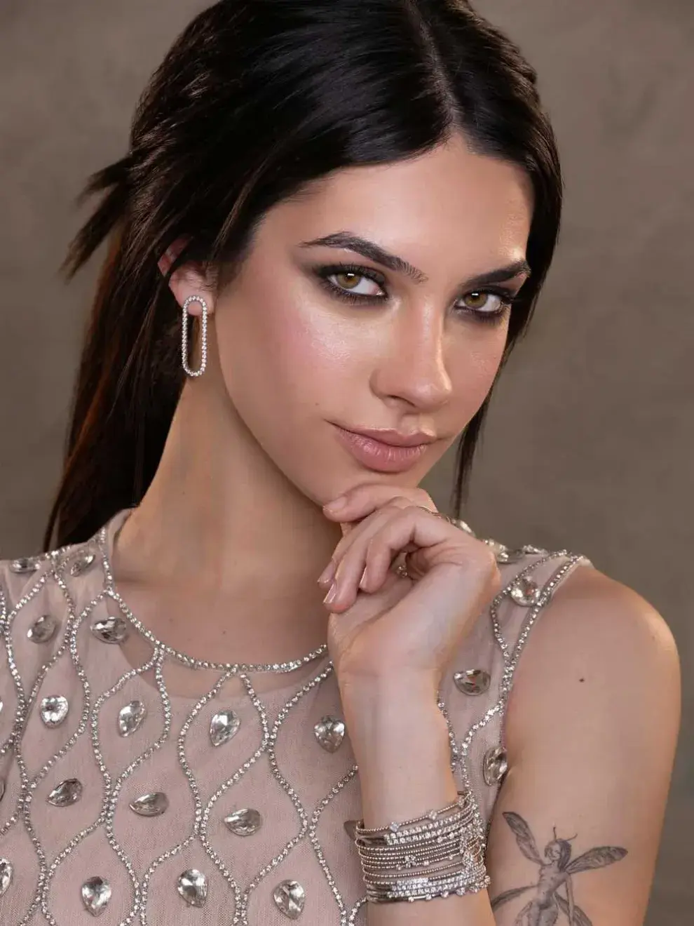 Morena Echarri debutó como modelo y dejó en claro que tiene luz propia