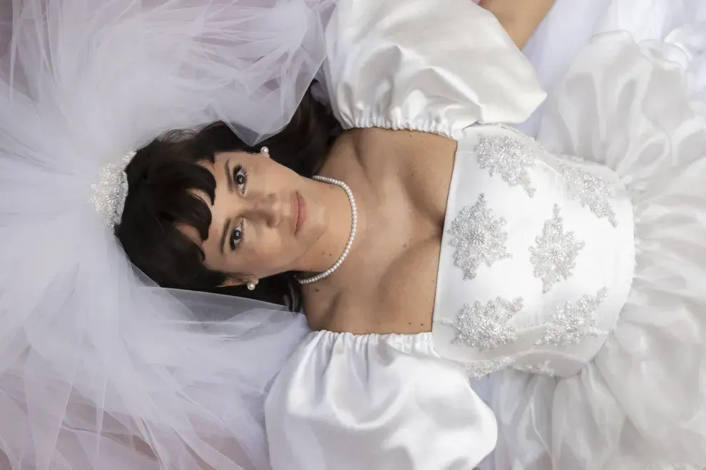 Griselda Siciliani viste de novia en las primeras imágenes de la temporada 3 de Envidiosa.