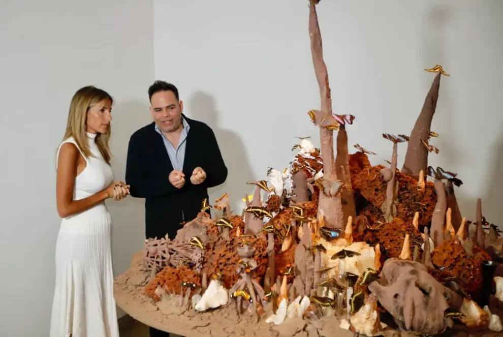 María Belén Ludueña con look total white anticipando las tendencias de moda