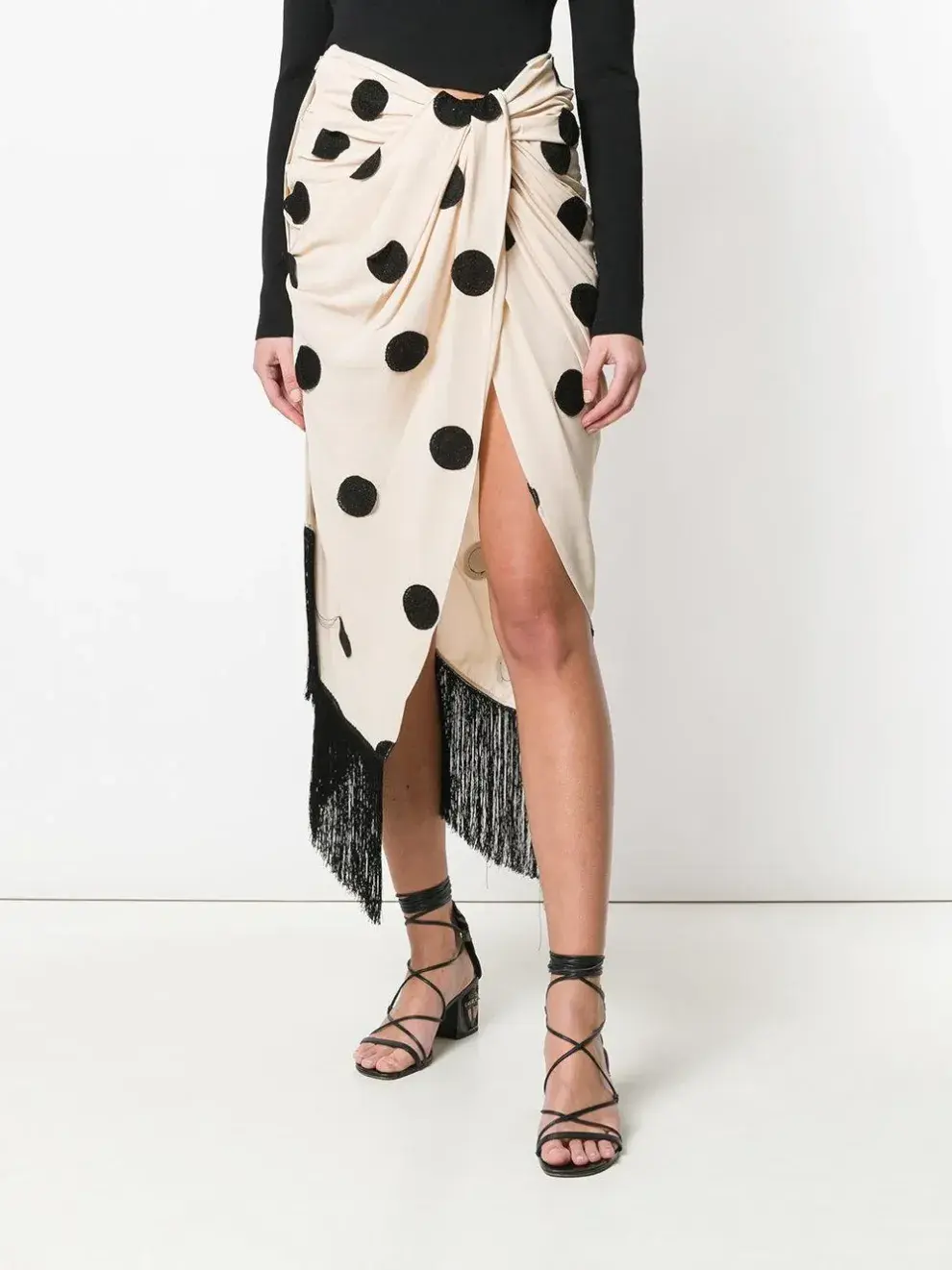 El regreso de un clásico: lunares en la colección 2025 de Jacquemus.