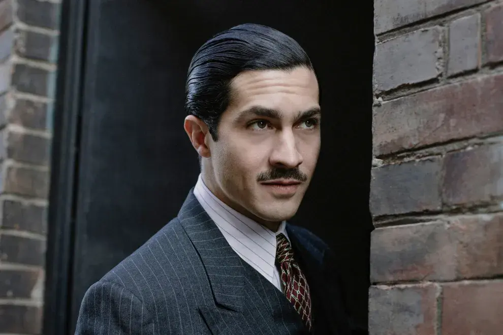 La primera imagen del Chino Darín como cantante de tango en la nueva serie argentina de Netflix.