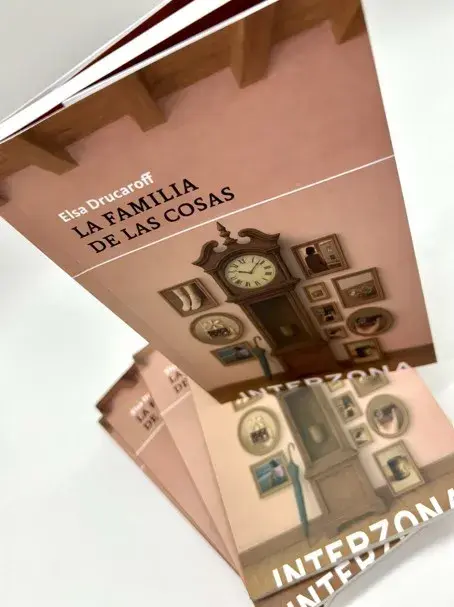 Elsa Drucaroff presenta su nuevo libro de cuentos "La familia de las cosas".