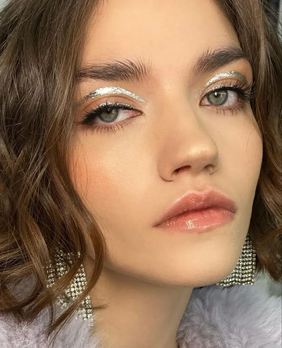 Futttura: cómo recrear un maquillaje futurista para el recital de Tini Stoesell