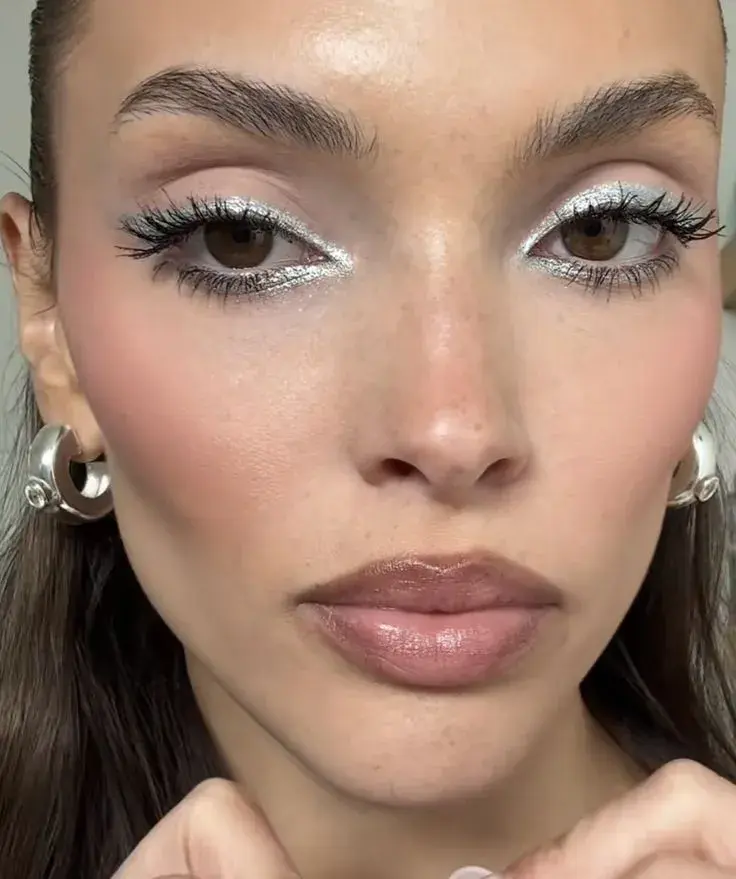 Futttura: cómo recrear un maquillaje futurista para el recital de Tini Stoesell