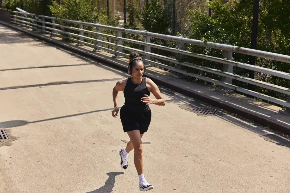 Foto de mujer corriendo.