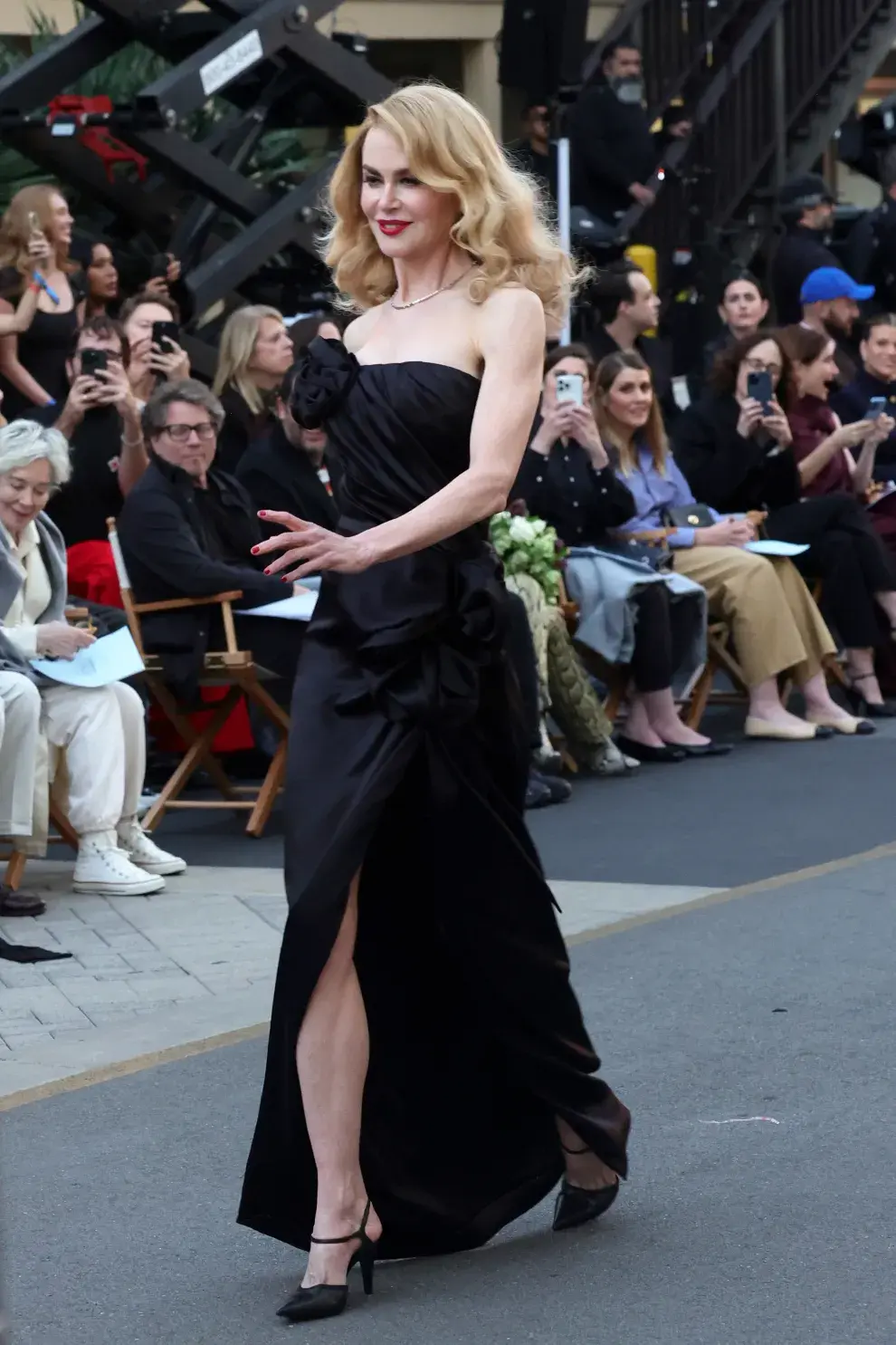 Nicole Kidman homenajea a Rita Hayworth en Vogue World: Hollywood 2025.