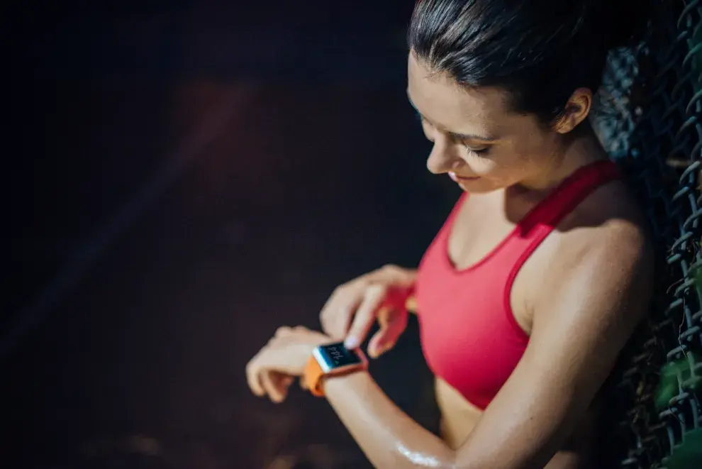 Foto de mujer entrenando.
