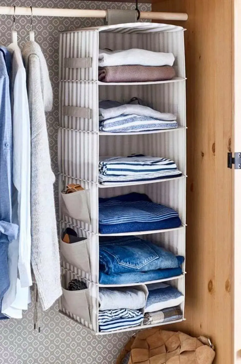 Foto de vestidor abierto.