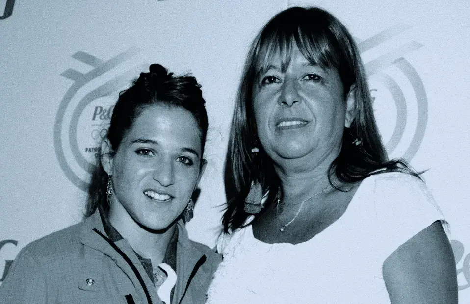 MIRTA MÉNDEZ, mamá de Paula “Peque” Pareto, junto a su hija.