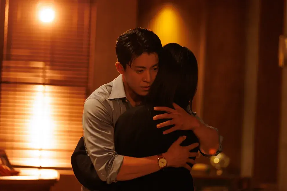 Románticos anónimos: cuando sanar el alma empieza por una mirada.