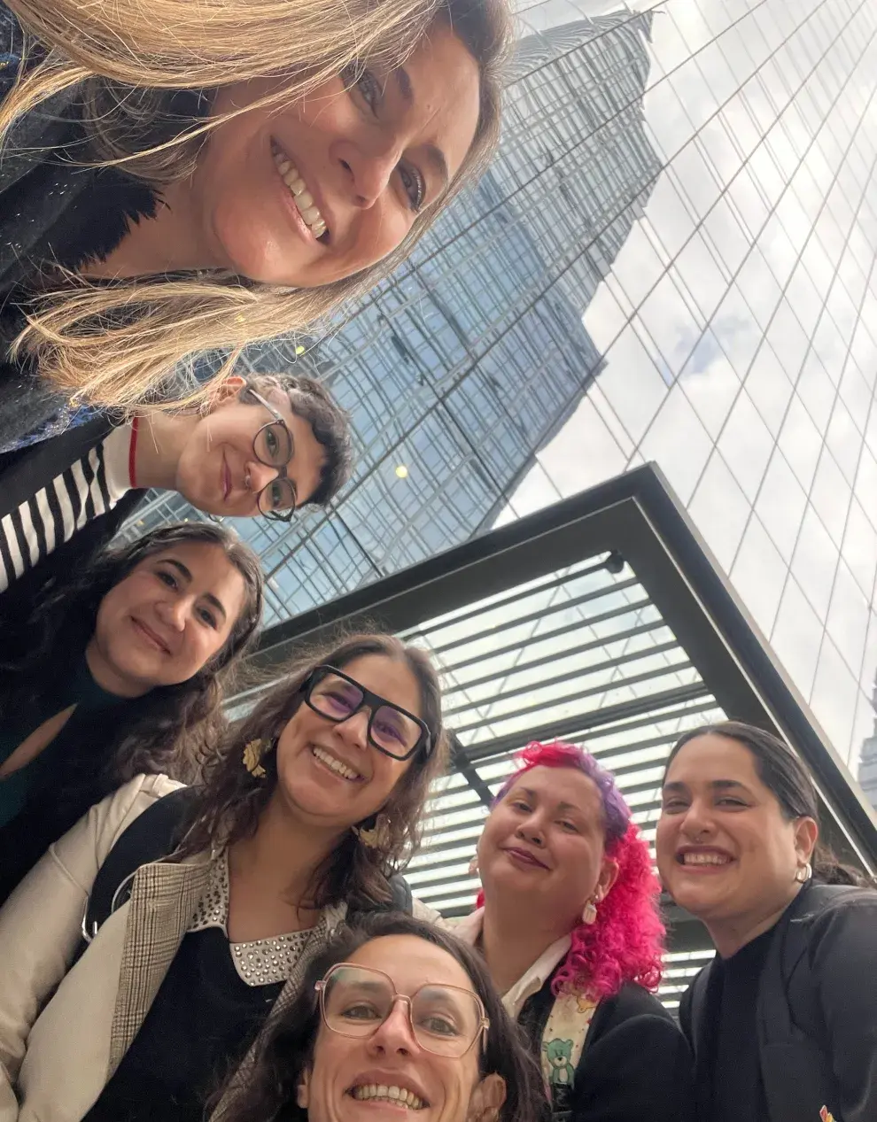 Sharon con el equipo de MeT (Mujeres en Tecología), que fue su primera oportunidad laboral techi.