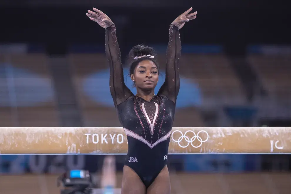 n los Juegos Olímpicos de Tokio 2021, Biles decidió detenerse en plena competencia