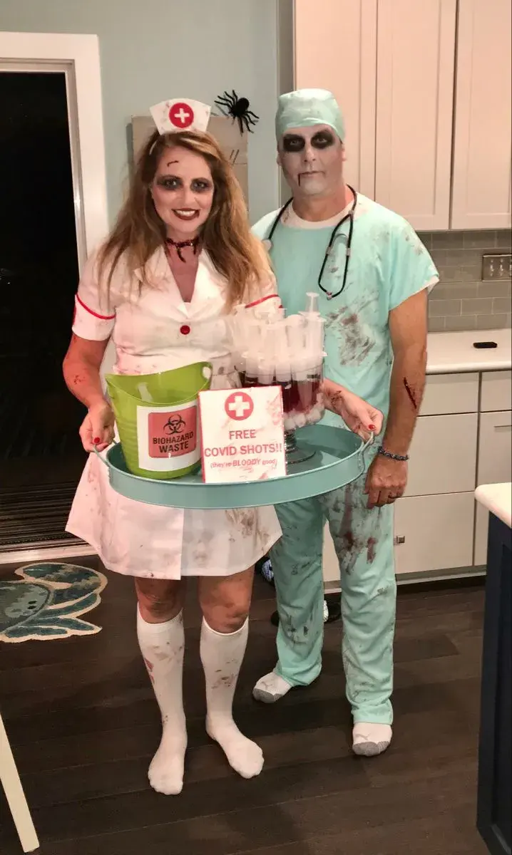 Foto de pareja en Halloween.