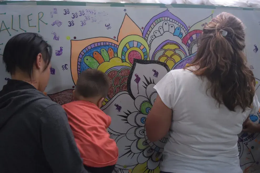 El objetivo del programa es ofrecer a cada niño o adolescente que vive en un hogar de la Ciudad un sostén emocional mientras se resuelve su situación judicial: si podrá volver con su familia de origen, con su familia ampliada o si será adoptado