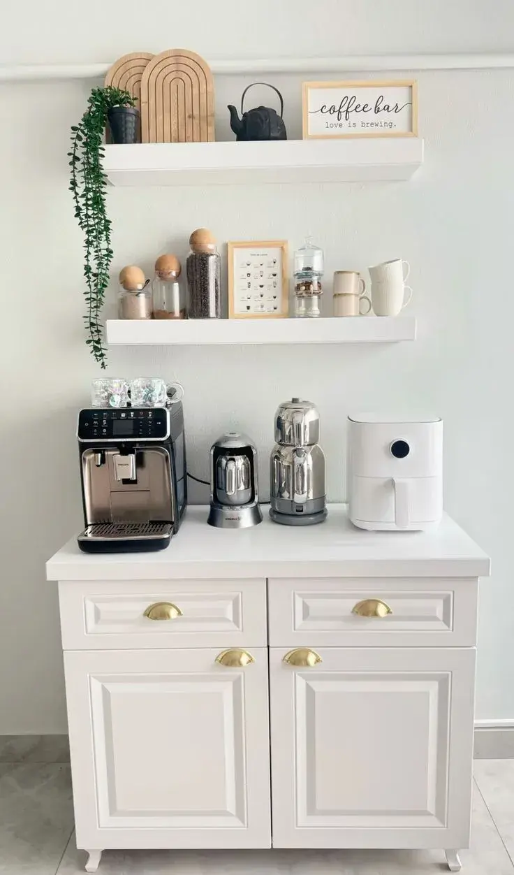 Entre los más elegidos aparece la torre de desayuno, una especie de estación vertical que concentra en un solo lugar cafetera, tostadora, freidora y tazas.