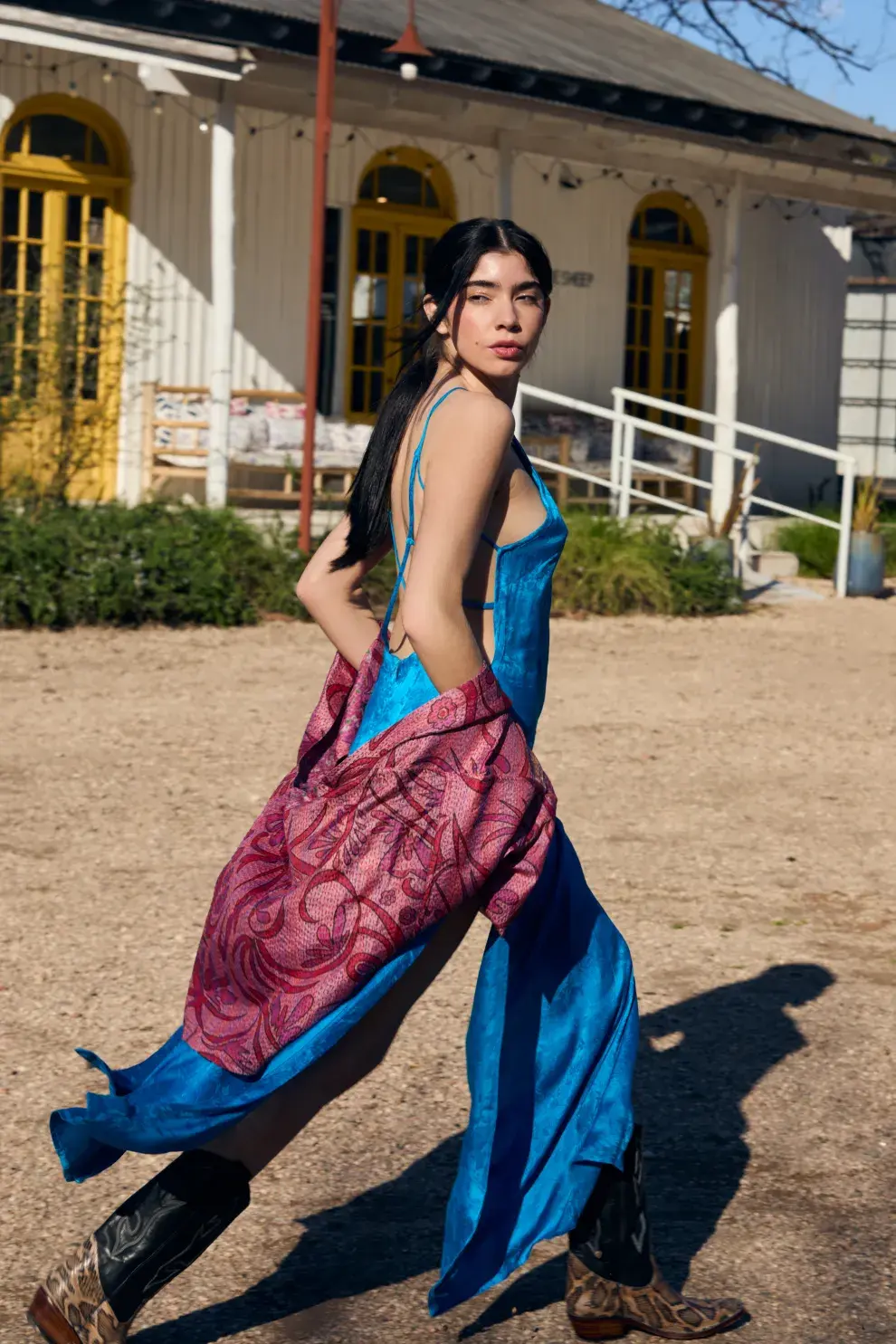 VESTIDO LENCERO, KIMONO Y BOTAS COWBOY (HOLI POR DOLORES BARREIRO)