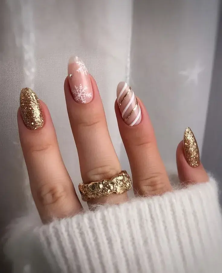 Uñas navideñas: 14 diseños tendencia para usar en diciembre 2025