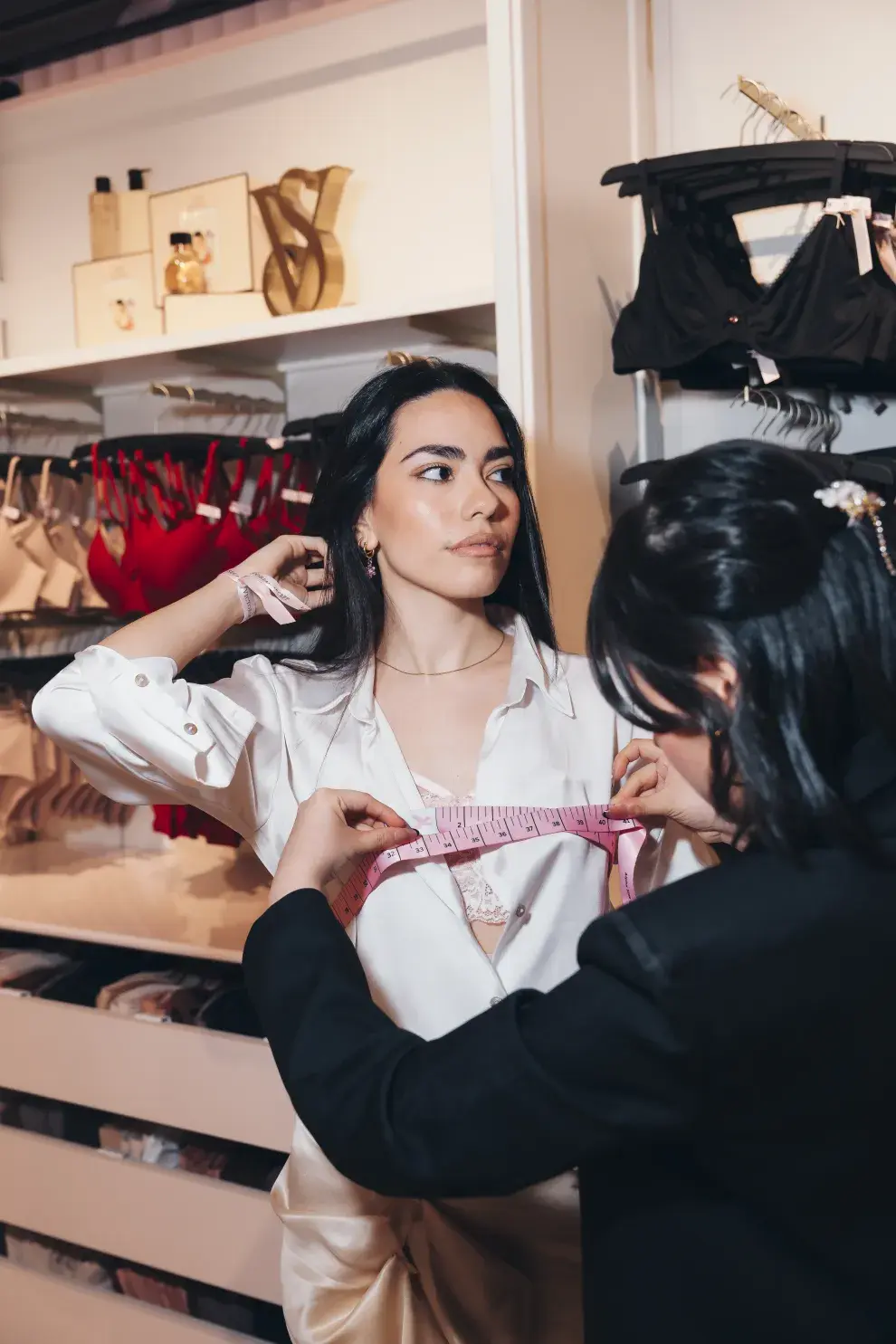 Un asesoramiento personalizado realizado por especialistas capacitadas que miden a cada clienta y recomiendan el talle y modelo que mejor se adapta a su busto. 