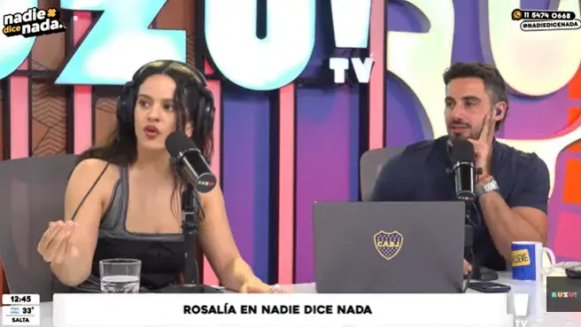Rosalía participó en las secciones históricas del programa: “Toxi o tiene un punto” y “Dedo caliente”, generando momentos de humor y complicidad con los panelistas.