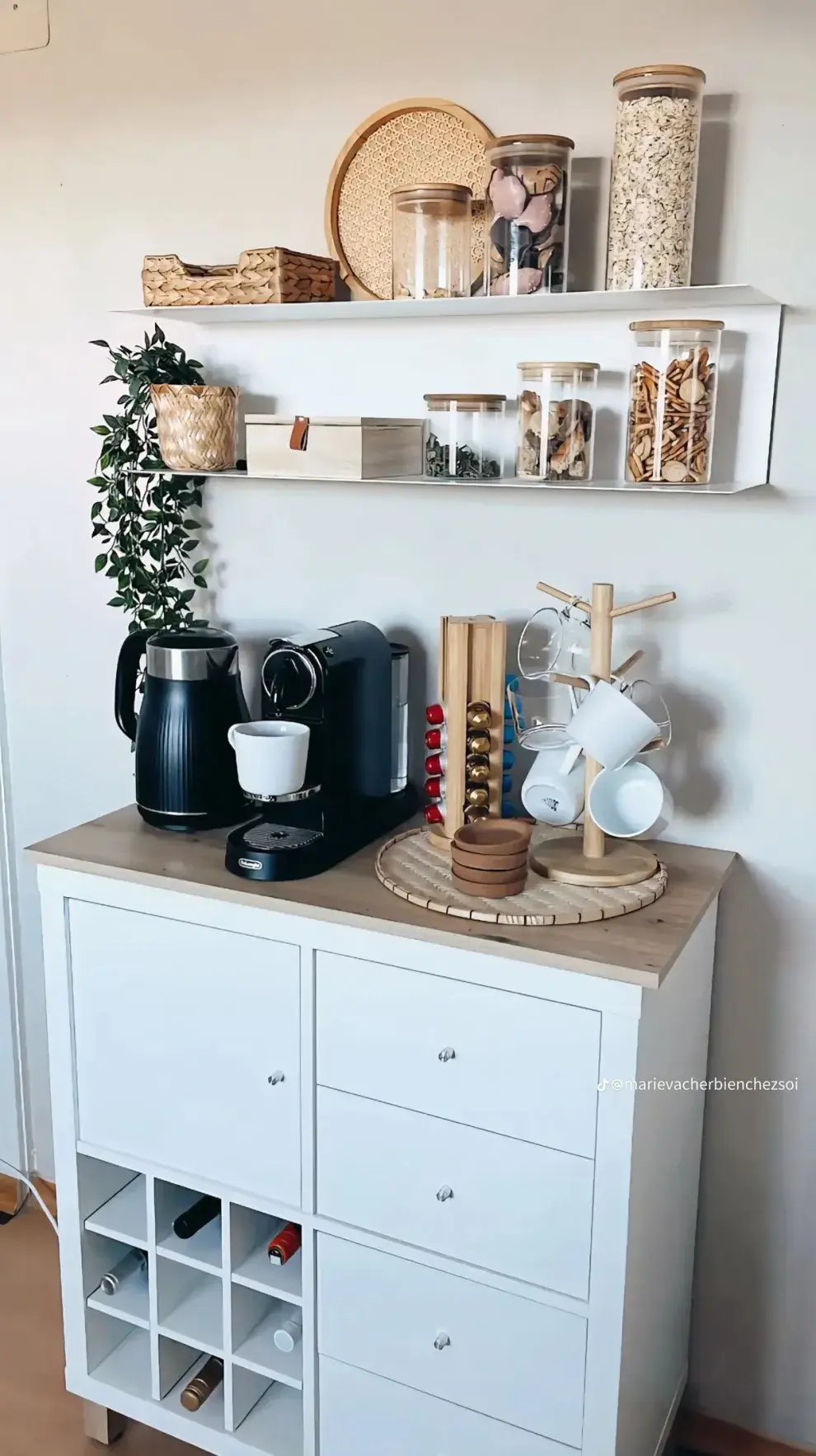 El auge de los mini muebles tiene que ver con una nueva forma de habitar: más consciente, práctica y visualmente serena.