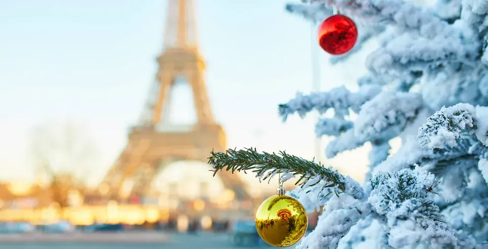  París, Francia. La Ciudad Luz hace honor a su nombre: “París brilla aún más en diciembre”.