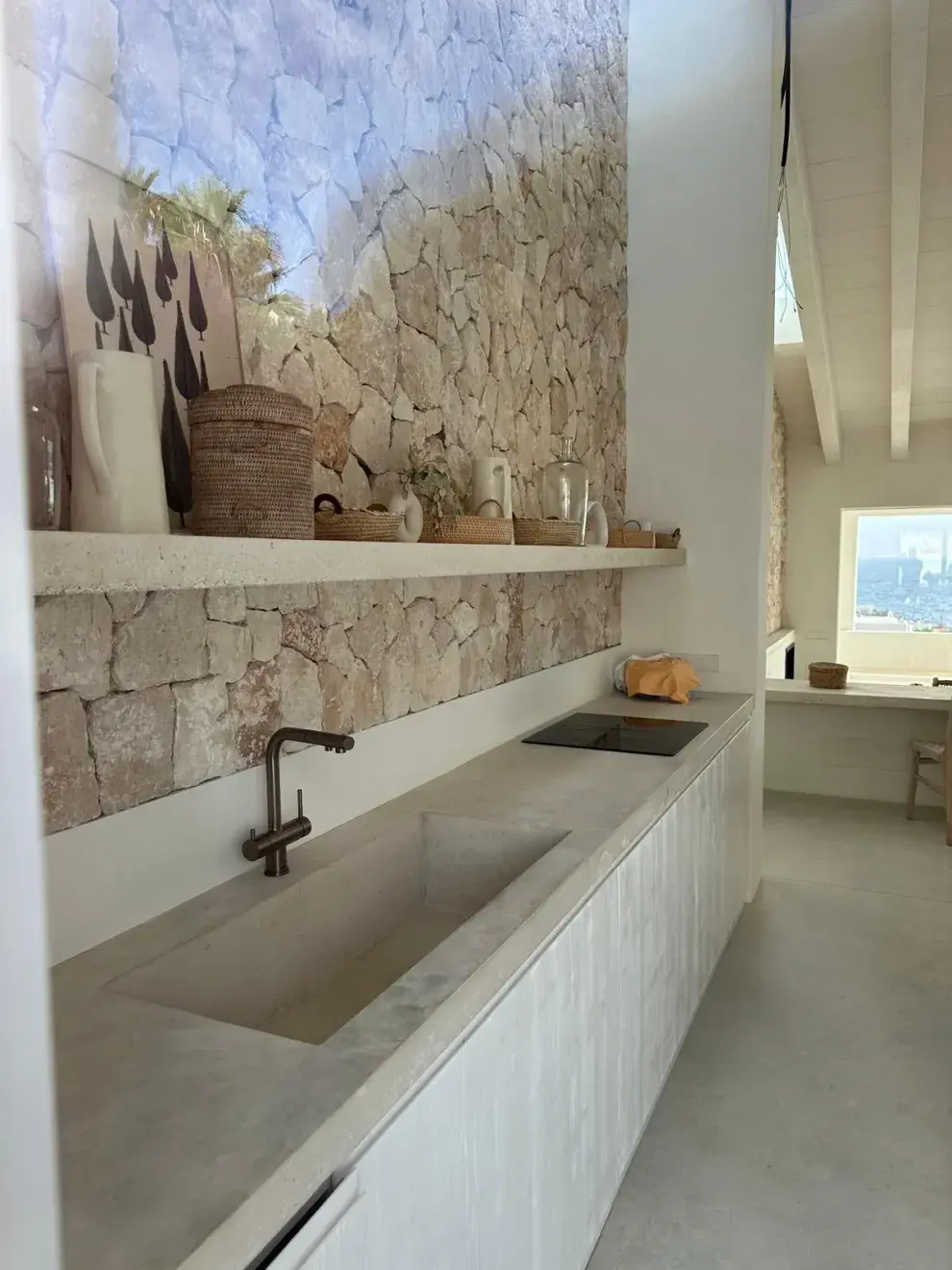 El mármol, el granito y el cuarzo compacto vuelven a tener un papel protagónico, esta vez en versiones satinadas.El mármol, el granito y el cuarzo compacto vuelven a tener un papel protagónico, esta vez en versiones satinadas.