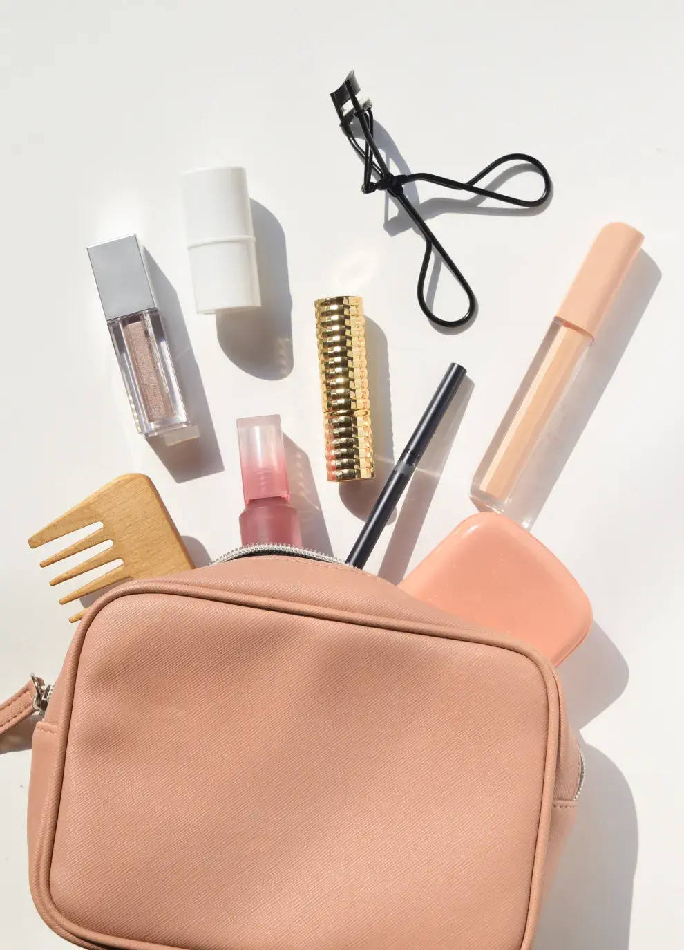 Minitallas: cómo armar un neceser inteligente para un finde XL