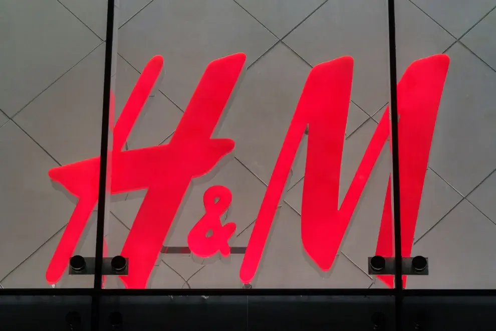 H&M amplía su presencia en Uruguay con un nuevo local en Punta del Este que introduce un concepto de tienda más moderno, eficiente y enfocado en la experiencia del cliente.
