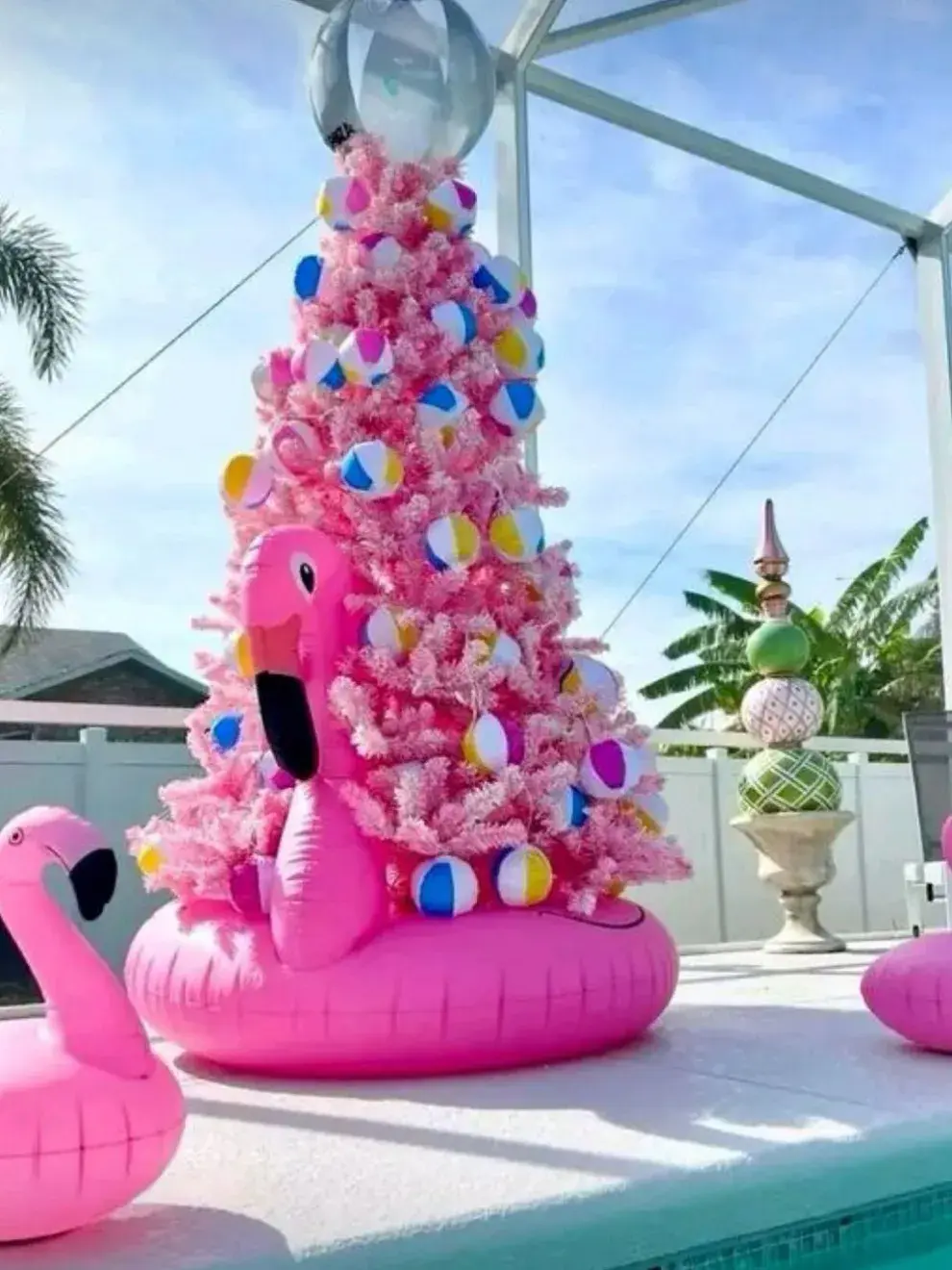 Si este año soñás con una Navidad más relajada, inspirada en el sonido de las olas y los tonos suaves de la playa, la tendencia navy chic es perfecta para vos.