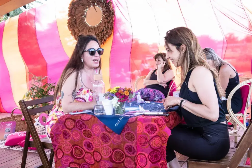 La carpa astral de OHLALÁ! seguirá con una jornada de charlas y tarot