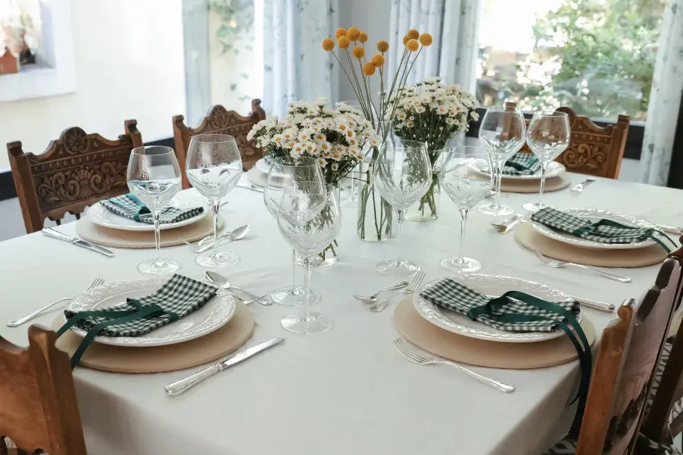 Navidad 2025: ideas para mesas navideñas coloridas, cálidas y con espíritu slow